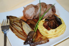 Filet de marcassin, endives brais�es et champignons