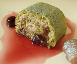B�che au matcha, marrons et cerises amarena