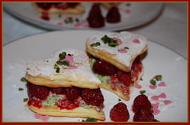 Petits coeurs feuillet�s pistache et framboises