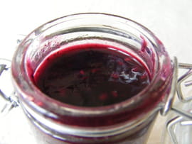 Confiture framboises, myrtilles, lychees, rose...