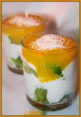 Verrines kiwis-mascarpone et coulis de mangue