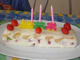 Terrine fondante aux kiwis, fraises et chocolat blanc