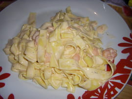 Tagliatelles au saumon, cr�me mousseuse au tarama