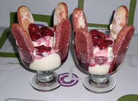 Petites charlottes aux cerises et cr�me de mascarpone