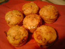 Muffins au ch�vre, tomates s�ch�es et poitrine fum�e