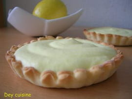 Tarte mousse citron et p�te aux fraises s�ch�es
