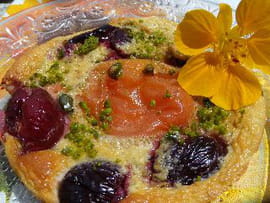 Clafoutis abricots, cerises et pistaches