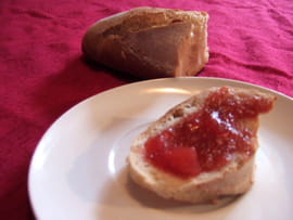 Confiture rouge � la cannelle