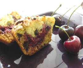 Muffins pistache et chocolat, coeur de cerises