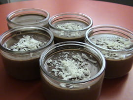 Petits pots de cr�me au caramel et au  chocolat
