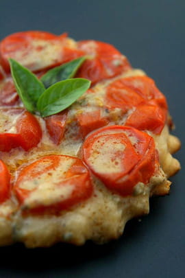 Mini-tatin aux tomates-cerises et au roquefort