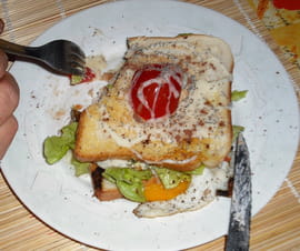 Croque-madame � la cancoillotte et au cacao