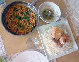 Saumon, haricots blancs aux poivrons et riz