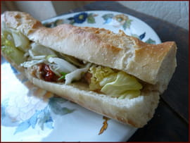 Sandwich aiguillettes de poulet et tomates confites
