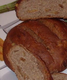 Pain de seigle aux figues et aux noix