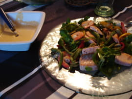 Salade de l�gumes grill�s et crevettes au curry