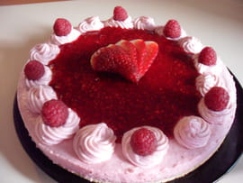 Fraisier avec son coulis de framboise