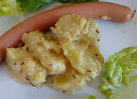 Salade pommes de terre-saucisses