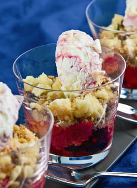 Verrine de crumble aux fruits rouges 