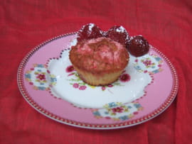 Muffins fraises, framboises et pralines roses