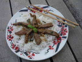 Boeuf tha� au basilic