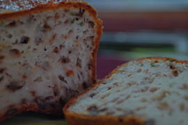 Cake au gorgonzola, noix et ciboulette