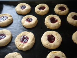 Biscuits sabl� au coeur de confiture