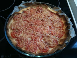 Tarte � la tomate sur un fond de moutarde