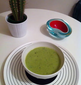 Velout� de courgettes et petits pois au lard fum�
