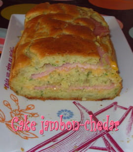 Cake au jambon, cheddar et oignon