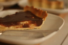 Tarte aux bananes, aux p�ches et au chocolat noir