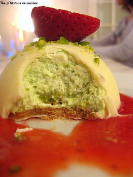 D�me au chocolat blanc, mousse � la pistache 