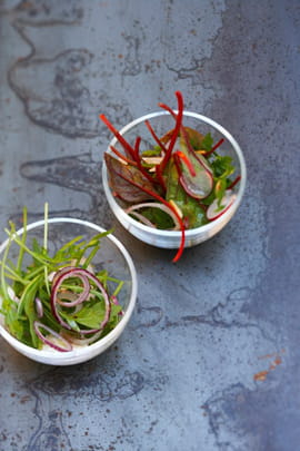 Salade de mesclun aux pignons et au Parmesan