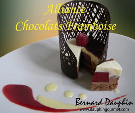 Entremet aux chocolats, coeur de framboise