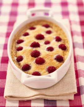 Clafoutis aux framboises et aux amandes 