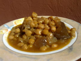 Hargma ou pieds de veau aux pois chiches et raisin