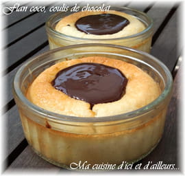 Flan coco, coulis de chocolat