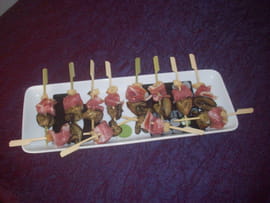 Brochettes ap�ritives au jambon et aux aubergines