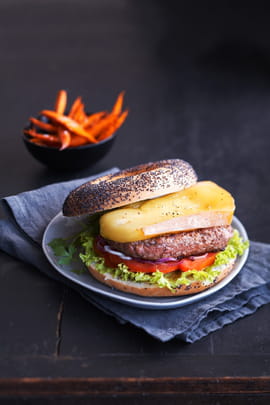 Burger suisse au Raclette du Valais AOC et ses frites de patates douces