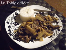 Boeuf caram�lis� aux oignons et pousses de bambou