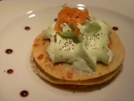 Cr�pe fa�on millefeuilles saumon kiwi