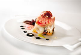 Cube de fruits de mer � l encre de seiche