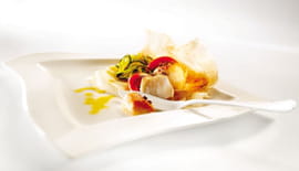 Plancha de St Jacques,  r�duction d oranges au romarin et spaghettis verts