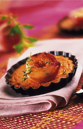 Tarte au miel et aux p�ches poch�es au thym