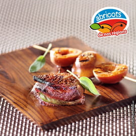 Canard grill� au parfum de sauge et brochettes d�abricots