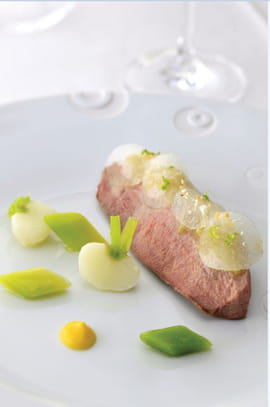 Canette r�tie, navets fa�on �pickles�, aigre douce au galanga et ma�s