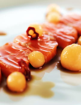 Sashimi de truite accompagn� d une sauce Ponzu
