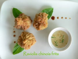 Raviolis chinois frits, sauce aux prunes Raviolis chinois frits, sauce aux prunes