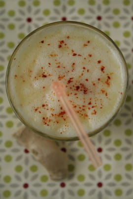 Smoothie (ananas, pomme, gingembre, piment)