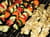 Brochettes de poulet marin� et l�gumes grill�s